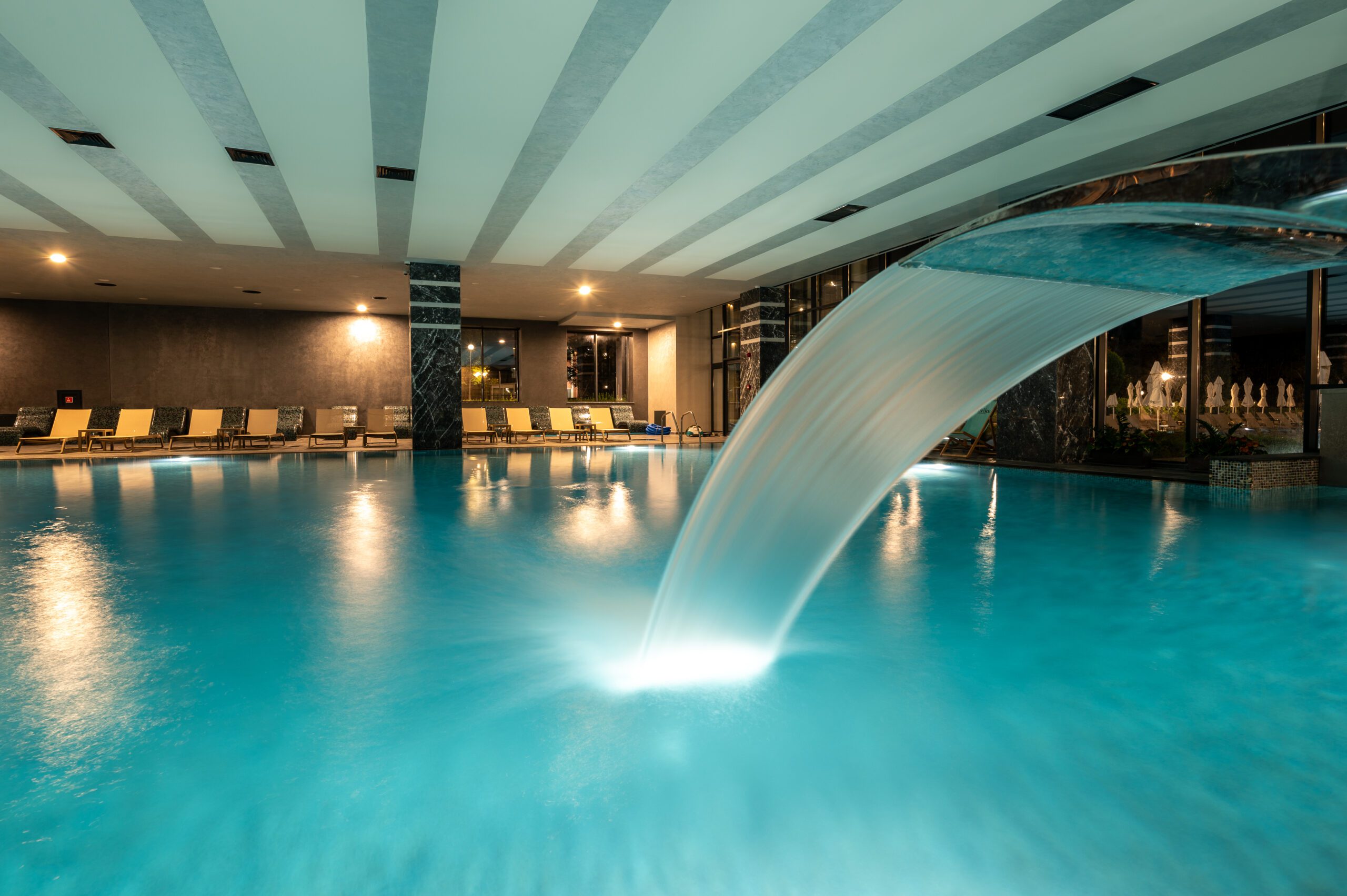 Термална зона със сауни, парни бани и душове — Empire Balneo & Spa Hotel